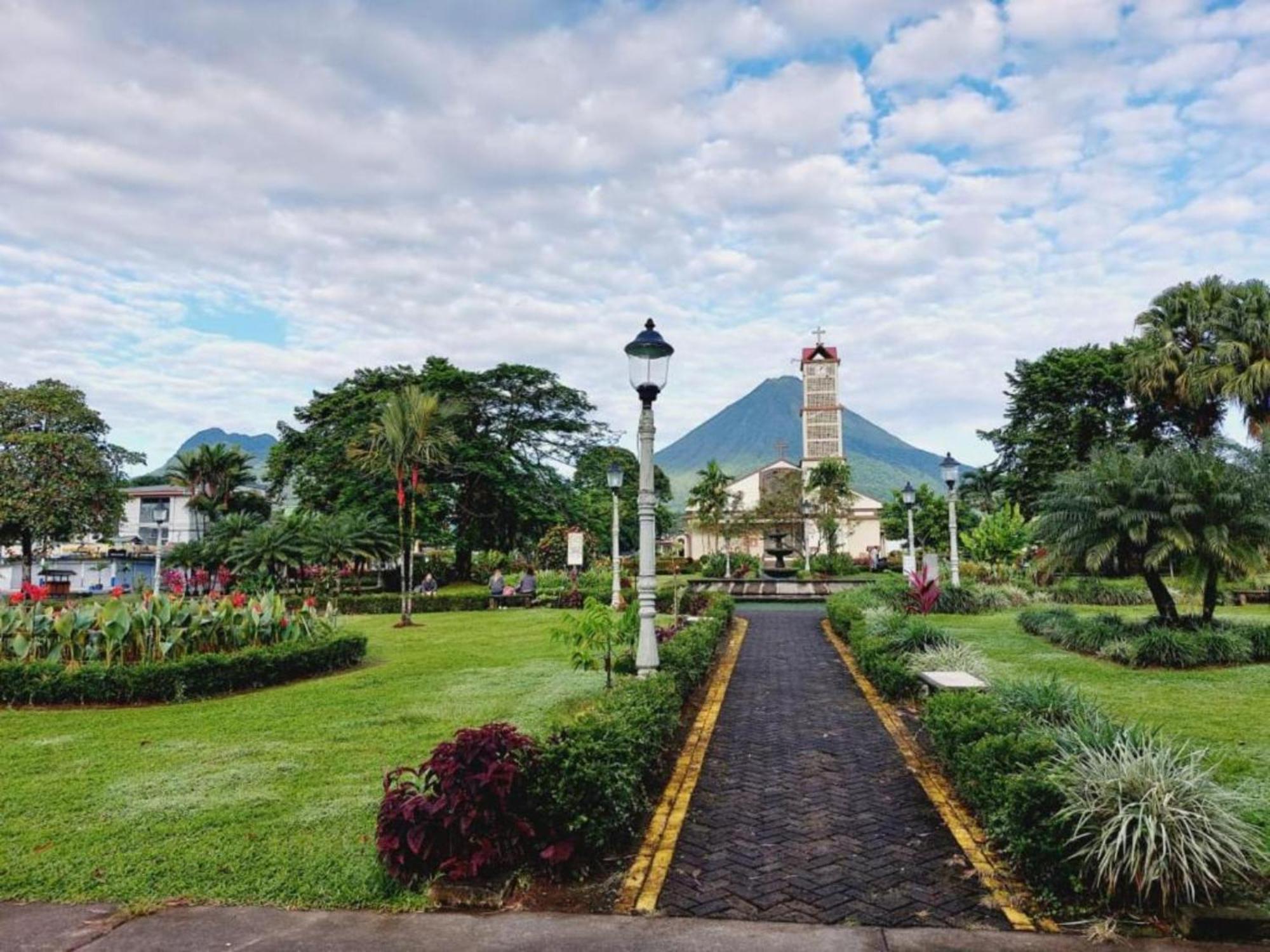 La Fortuna Lodge By Treebu Hotels Exterior photo